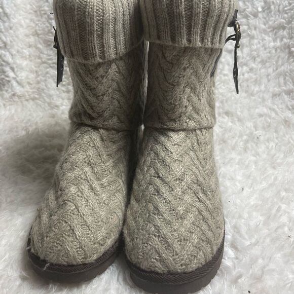 Mukluks beige and gray knit boots brown faux suede trim faux fur lining … - Picture 3 of 12